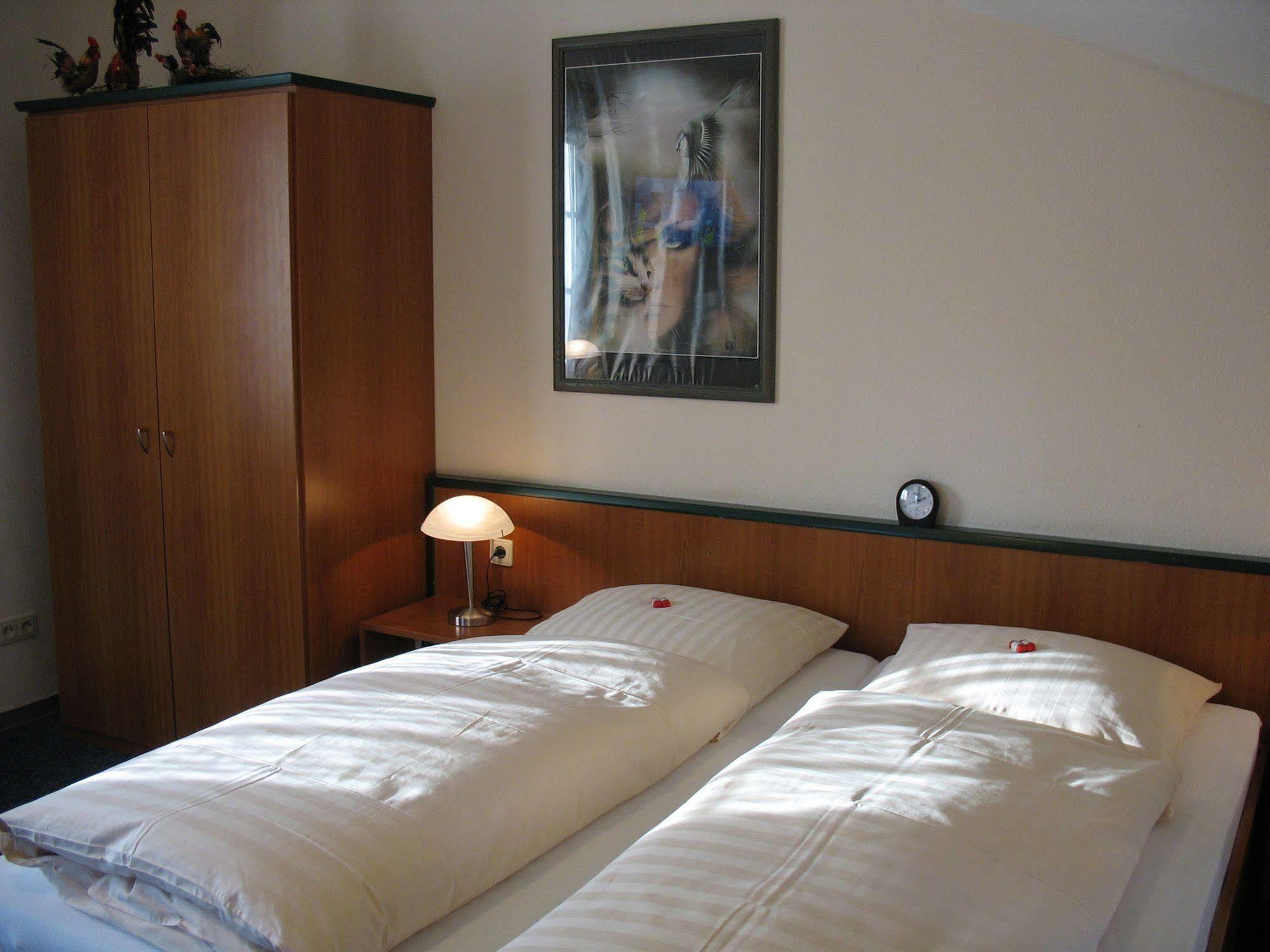 Altes Zollhaus Am Klinikum Hotel Lübeck Buitenkant foto