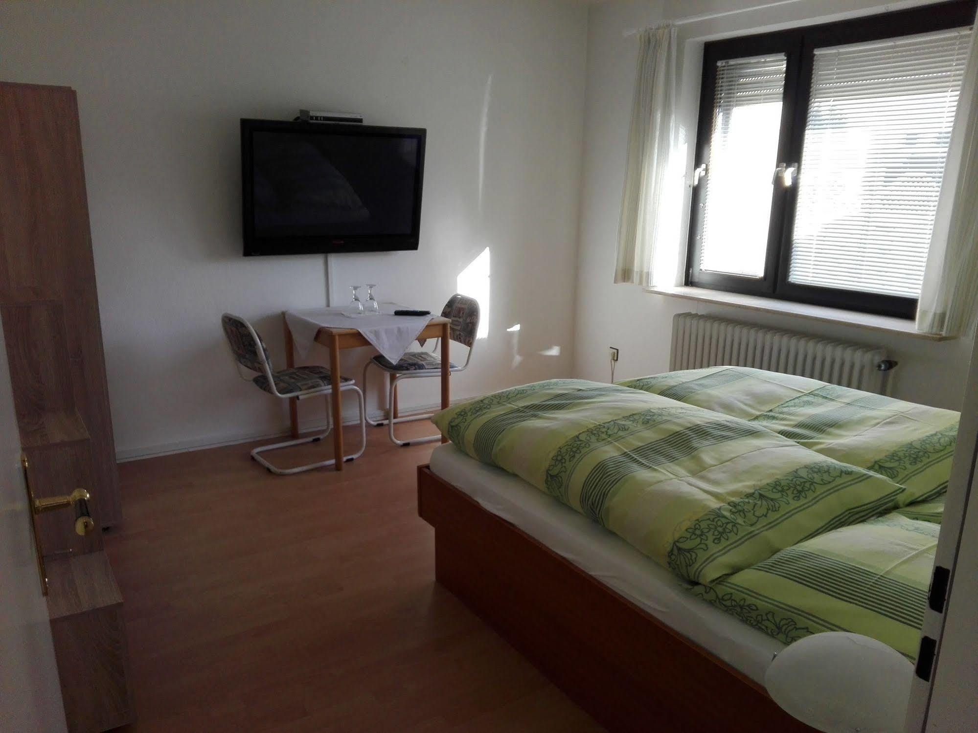 Altes Zollhaus Am Klinikum Hotel Lübeck Buitenkant foto